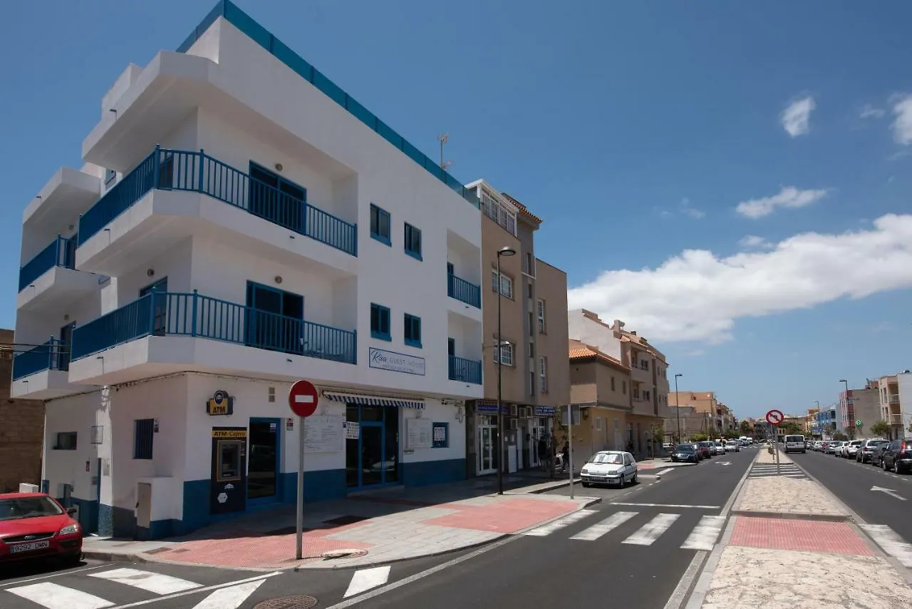 Hostel House Los Abrigos Spain